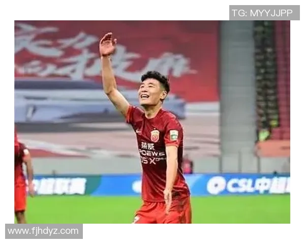 足球明星因伤拄拐杖走路引发球迷关注背后故事令人心疼 足球明星因伤拄拐杖走路引发球迷关注背后故事令人心疼